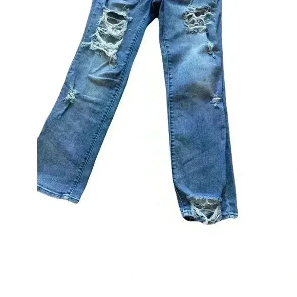 Trendy Distressed Medium Wash Straight Leg Jeans with Ripped Details - Picture 5 of 9